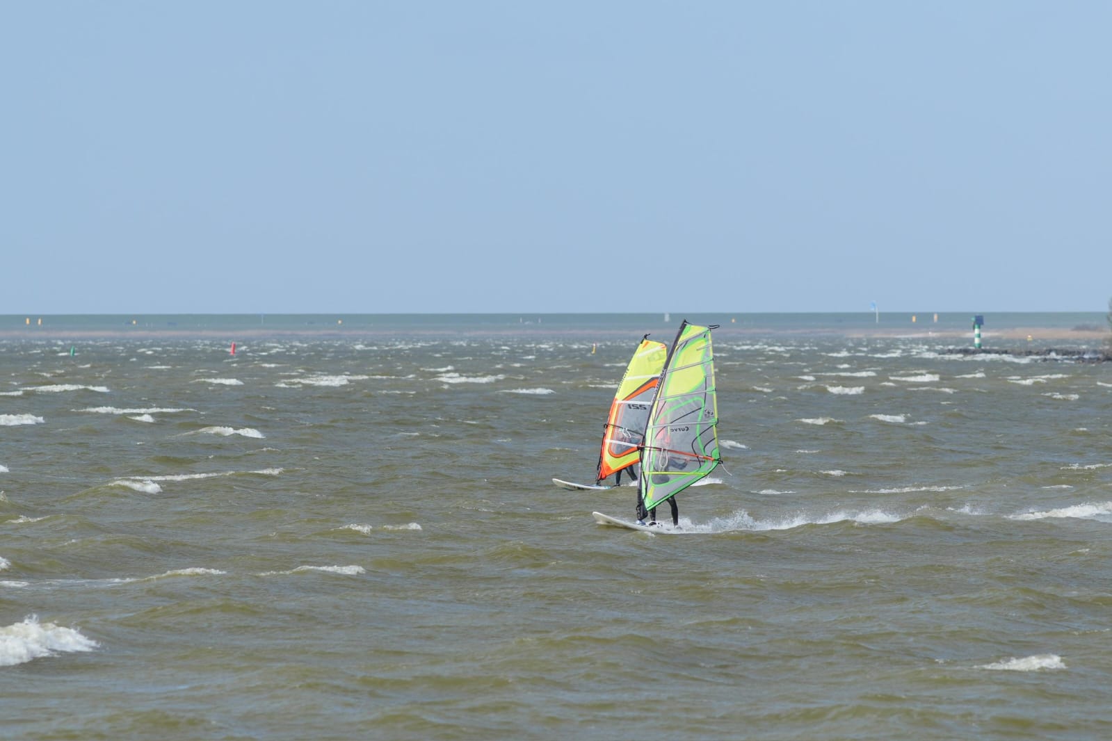 Windsurfer auf dem Wasser
